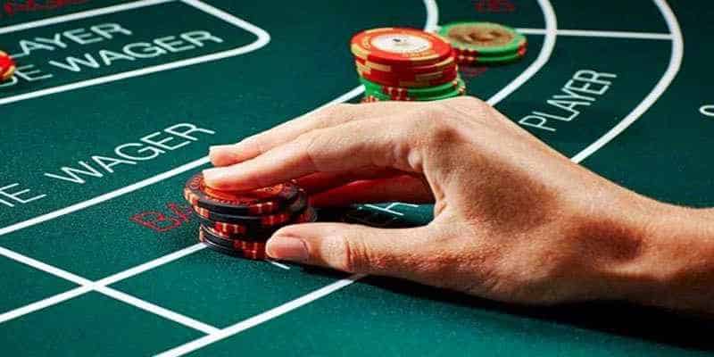 Baccarat là gì? Hướng dẫn cách chơi dễ nắm bắt cho tân binh